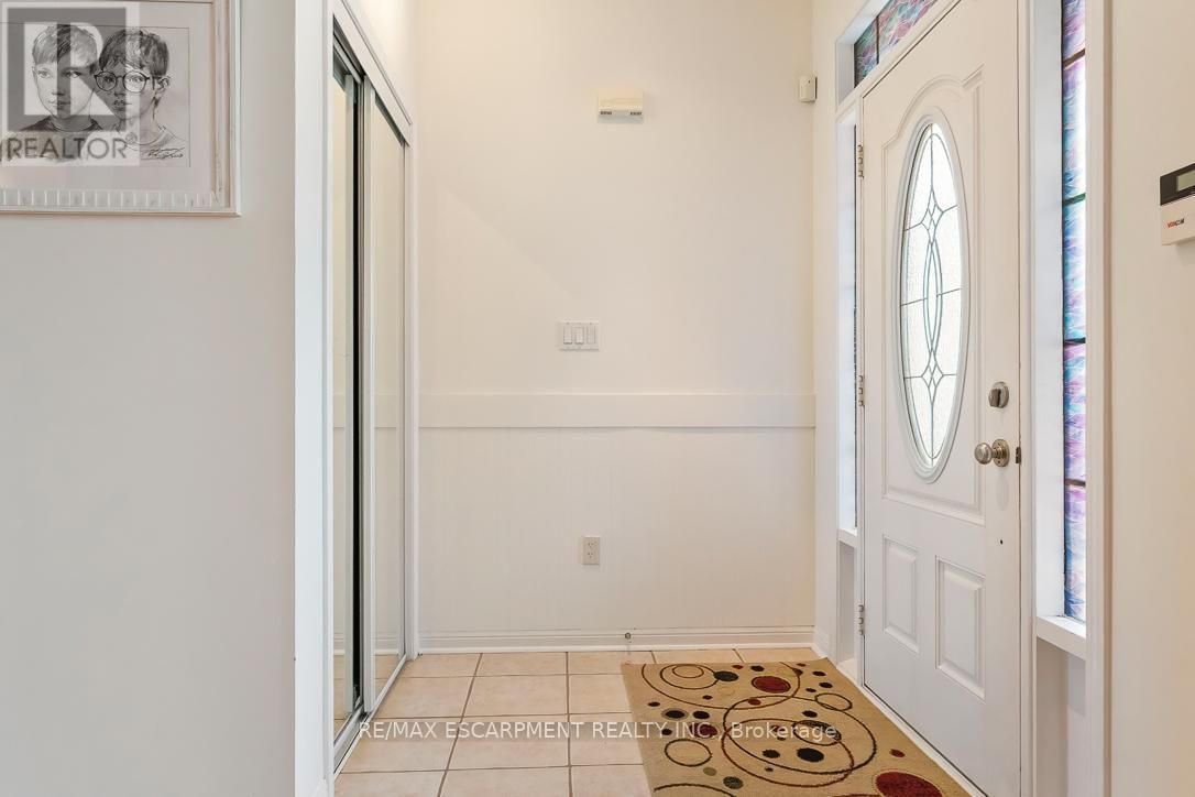 1211 BARR CRESCENT Image 5