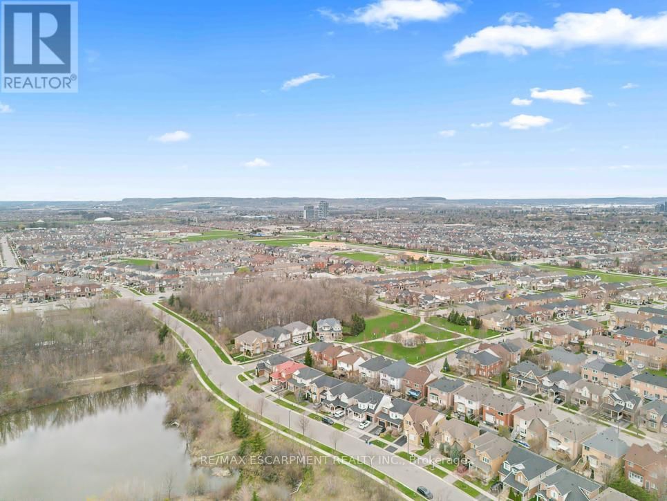 1211 BARR CRESCENT Image 50