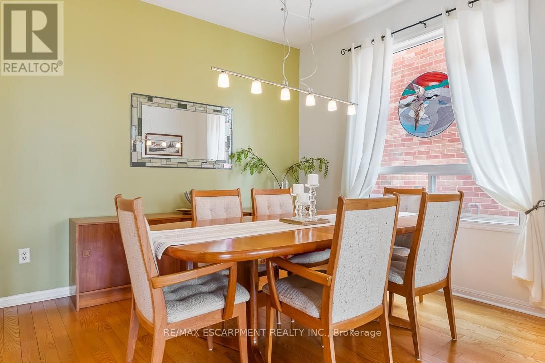 1211 BARR CRESCENT Image 8