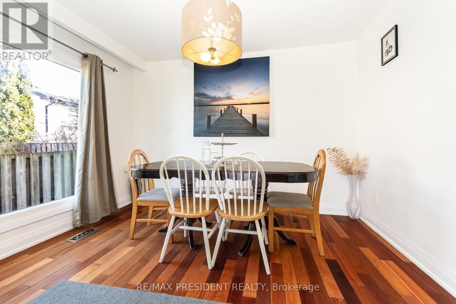 384 CENTRE STREET NORTH Image 15