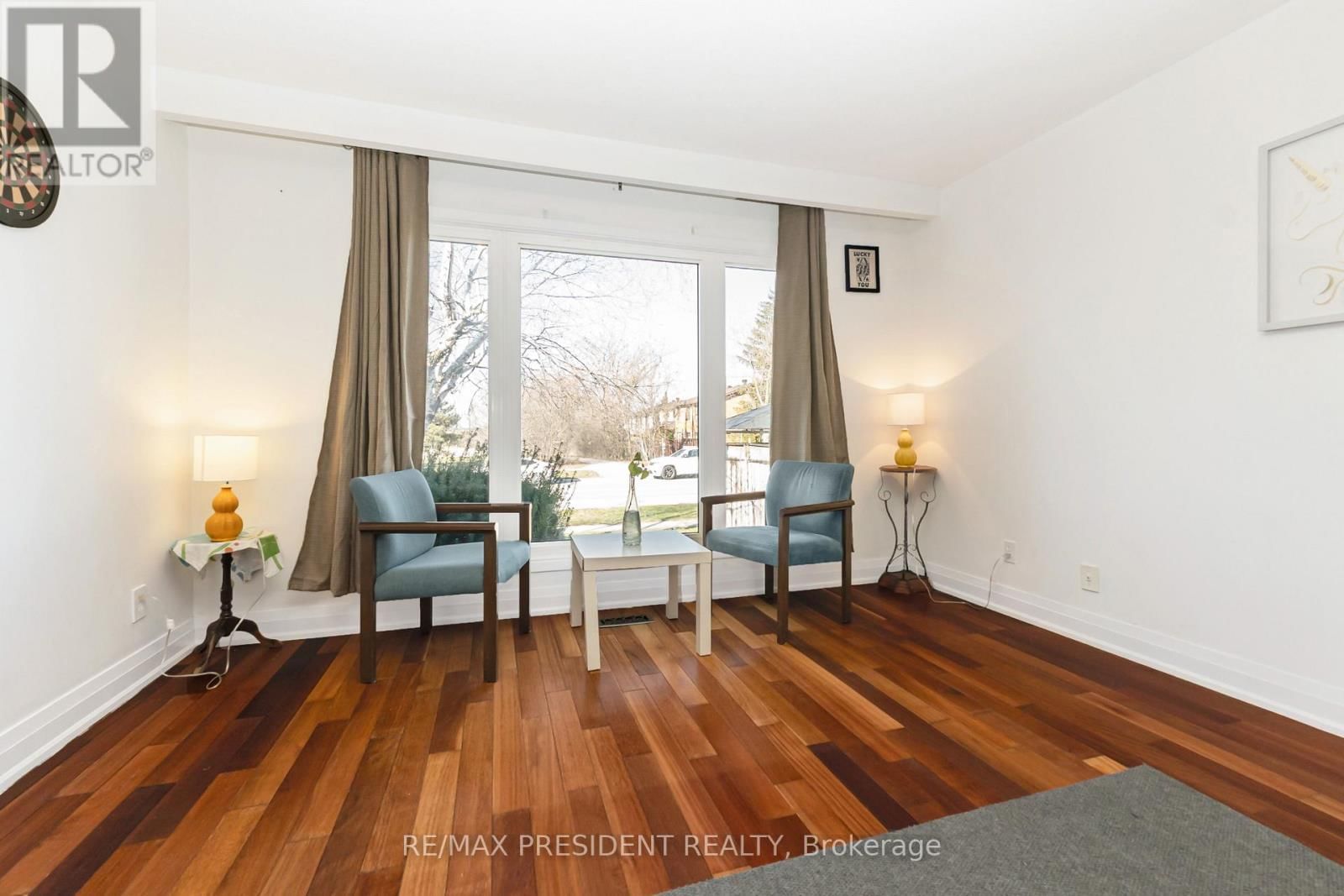 384 CENTRE STREET NORTH Image 16