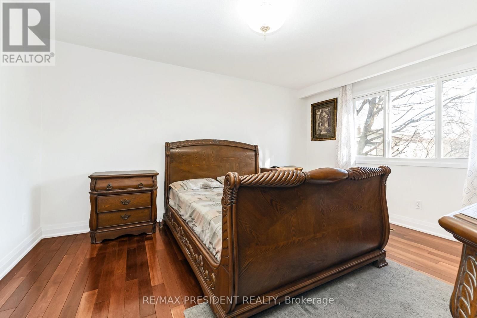 384 CENTRE STREET NORTH Image 17