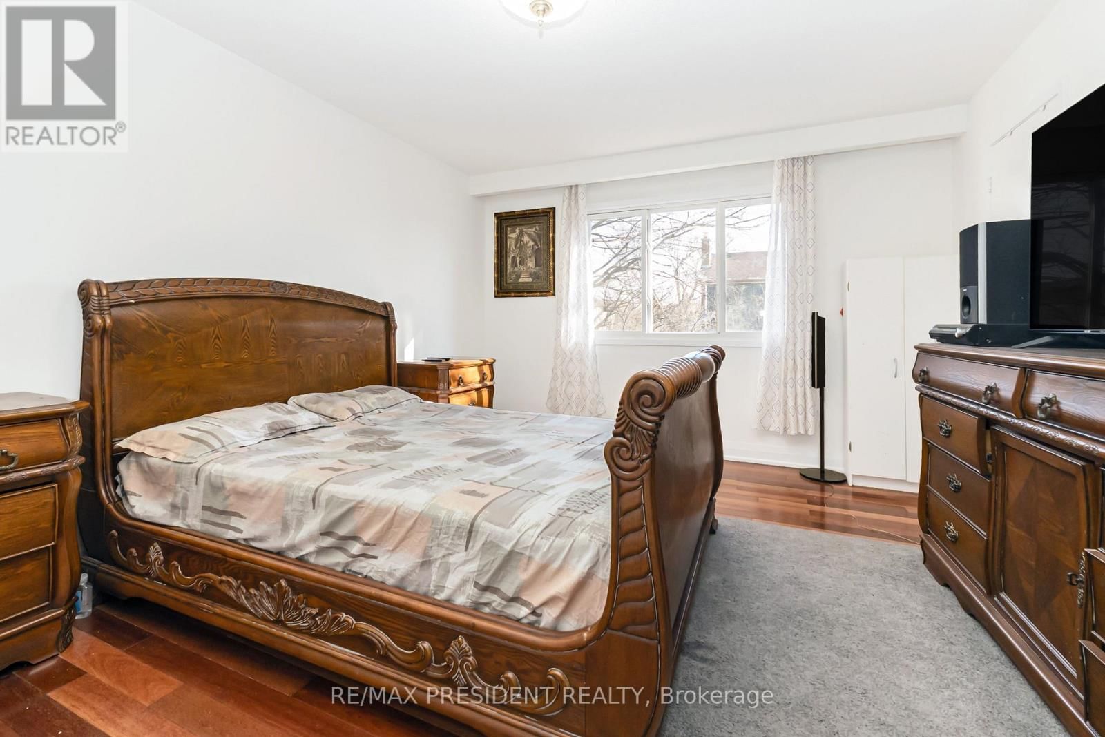 384 CENTRE STREET NORTH Image 18