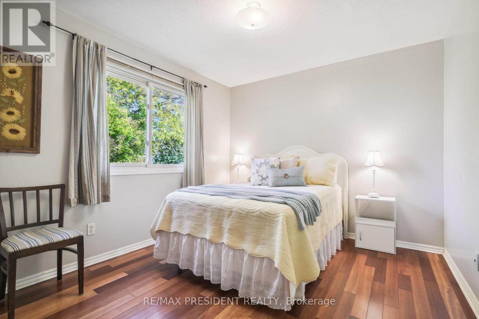 384 CENTRE STREET NORTH Image 23