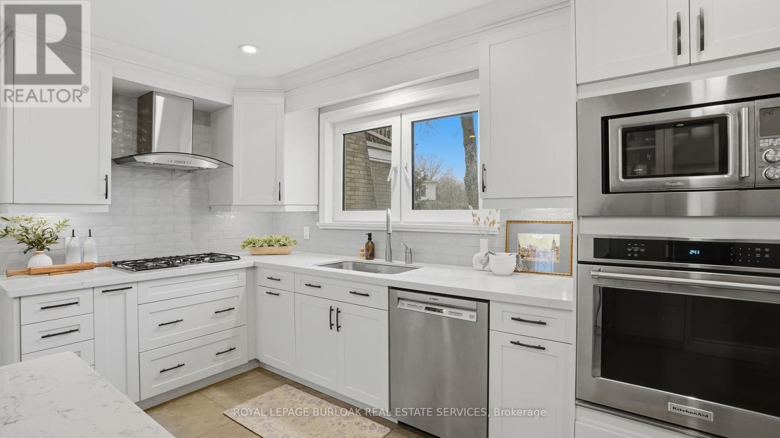 525 GRAND BOULEVARD Image 11