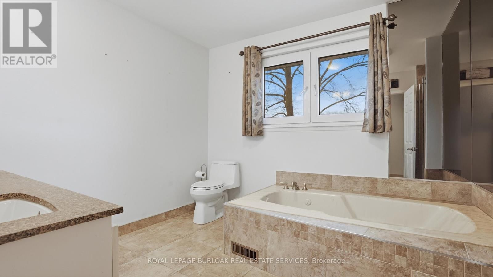 525 GRAND BOULEVARD Image 28