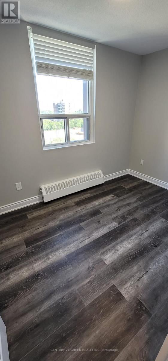 902 - 3065 QUEEN FREDERICA DRIVE Image 15