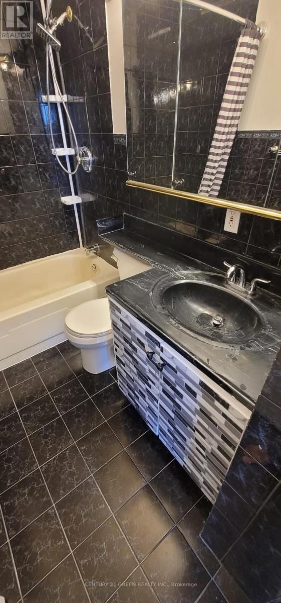 902 - 3065 QUEEN FREDERICA DRIVE Image 17