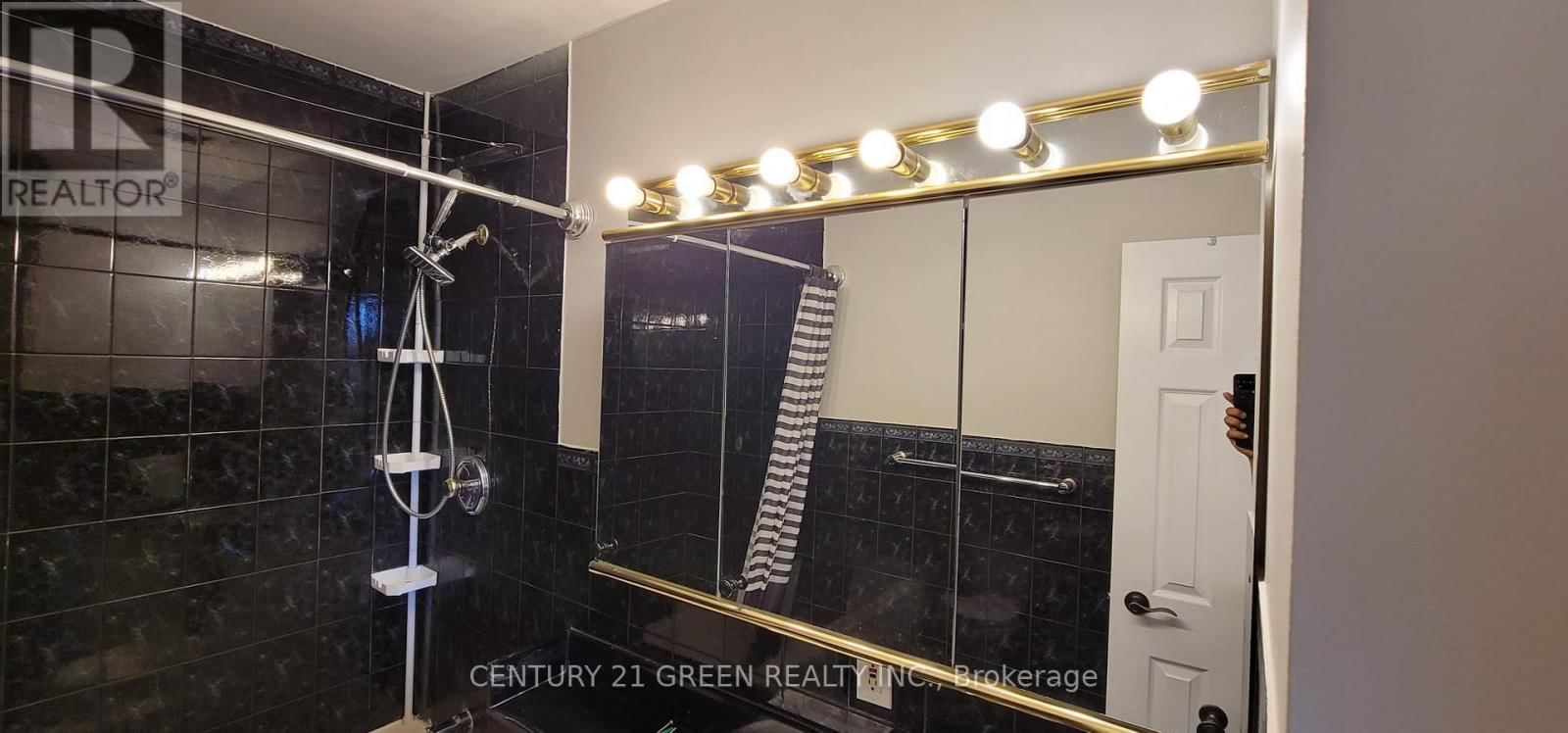 902 - 3065 QUEEN FREDERICA DRIVE Image 18