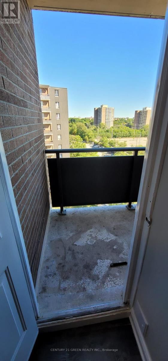 902 - 3065 QUEEN FREDERICA DRIVE Image 21