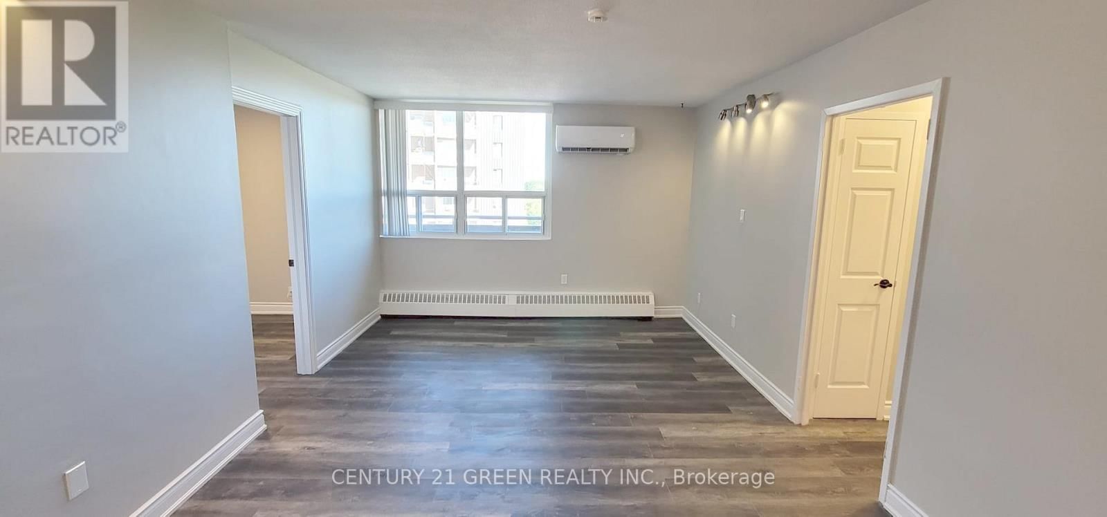 902 - 3065 QUEEN FREDERICA DRIVE Image 4