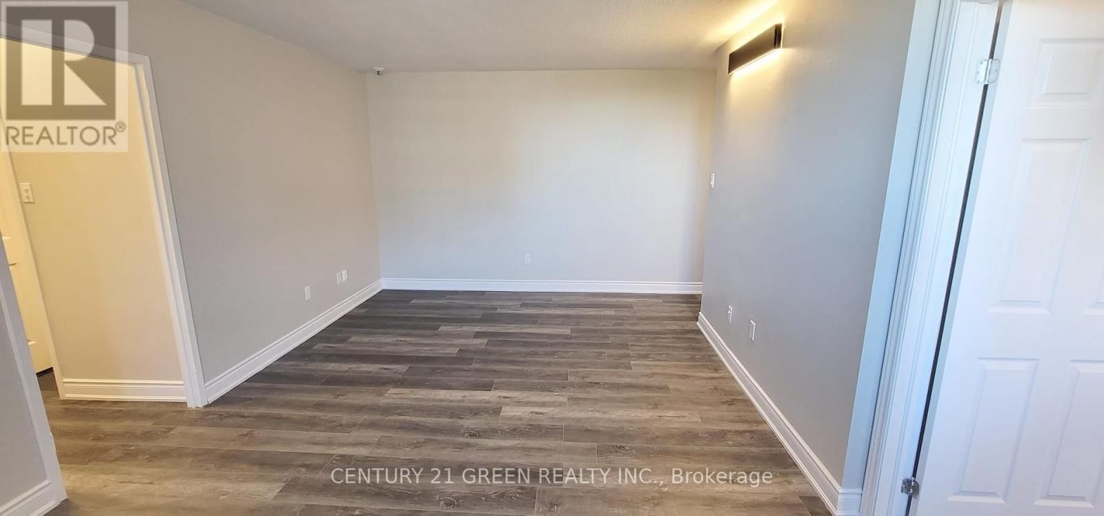 902 - 3065 QUEEN FREDERICA DRIVE Image 6