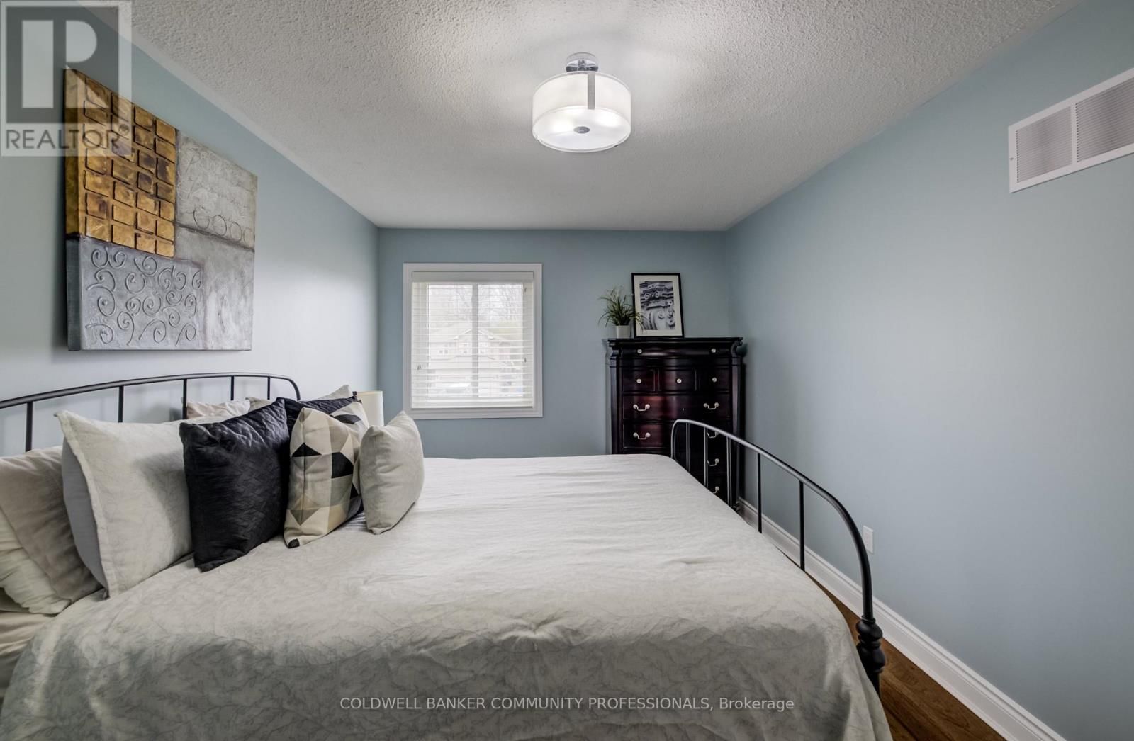 643 PHOEBE CRESCENT Image 27