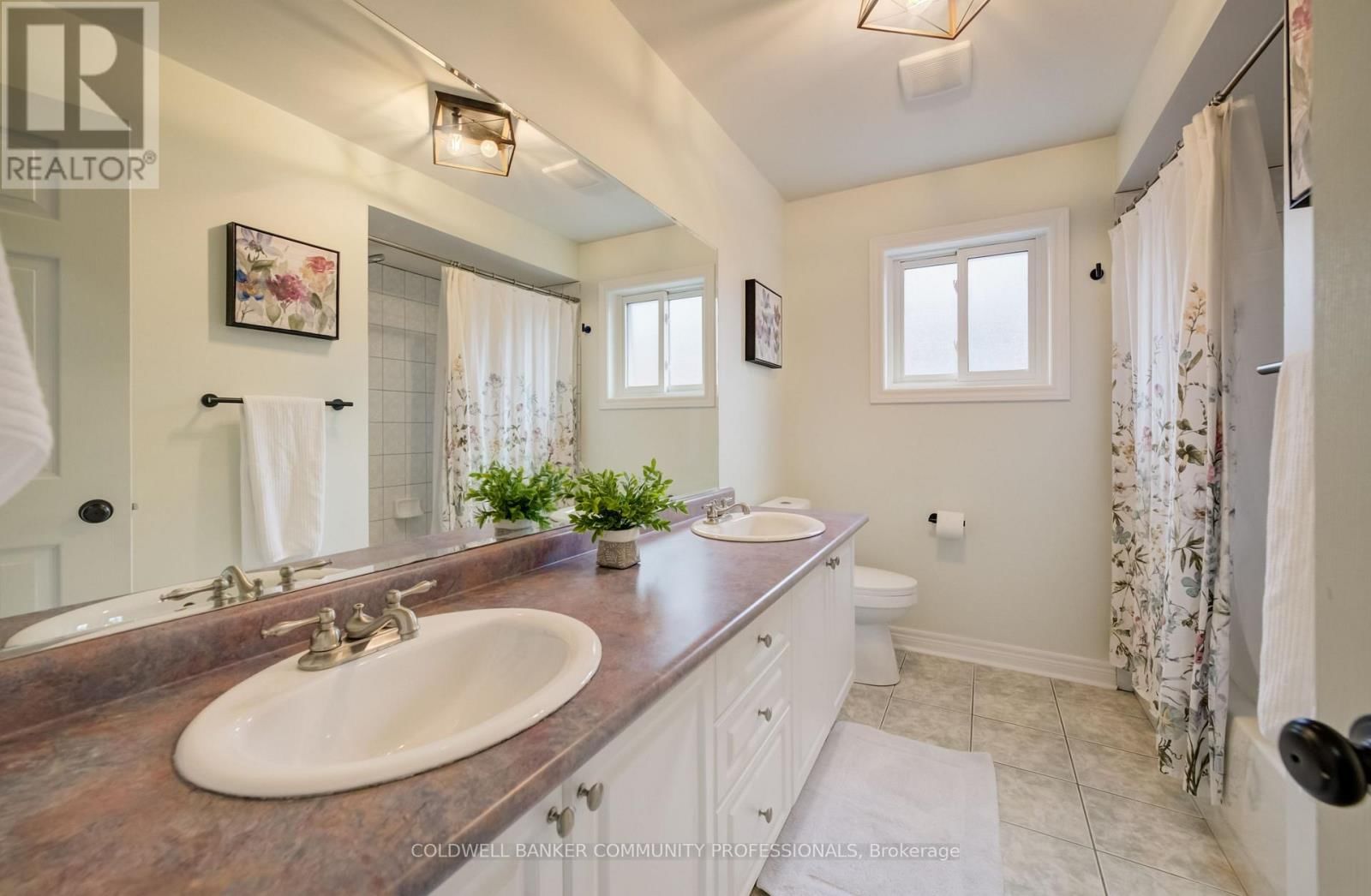 643 PHOEBE CRESCENT Image 29