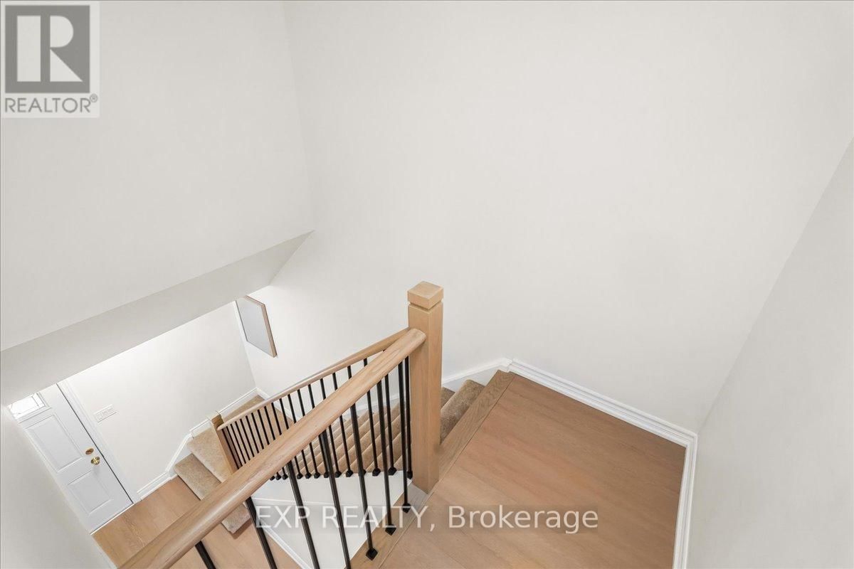 72 - 1556 LANCASTER DRIVE Image 16