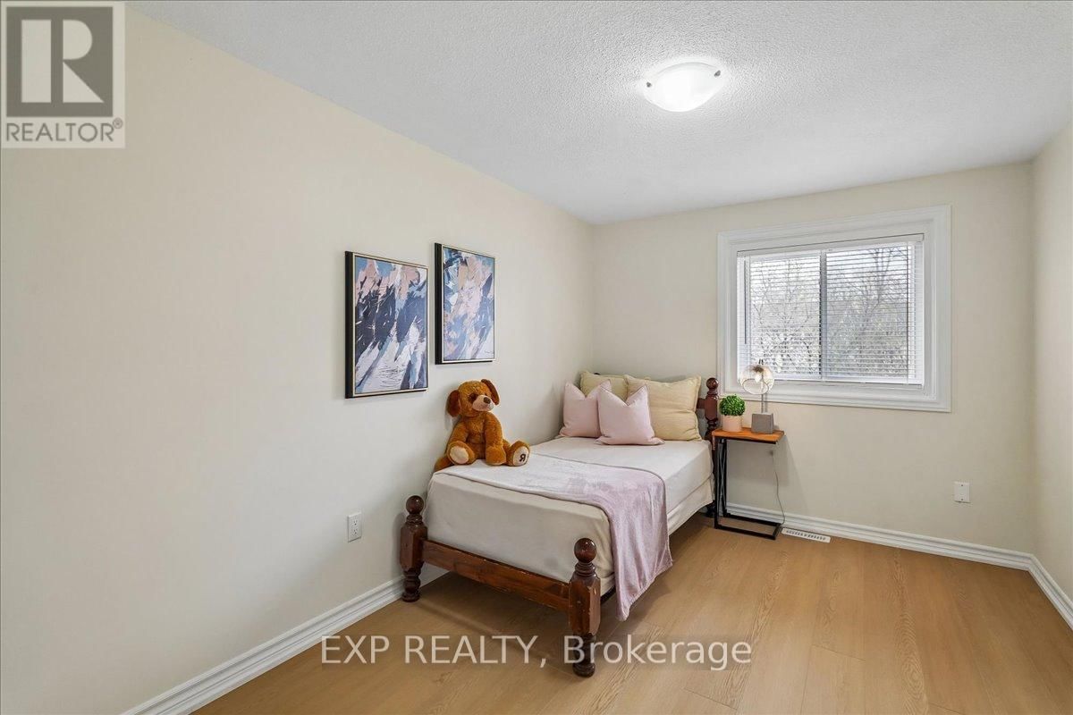 72 - 1556 LANCASTER DRIVE Image 22