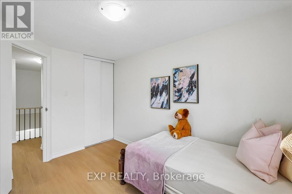 72 - 1556 LANCASTER DRIVE Image 23