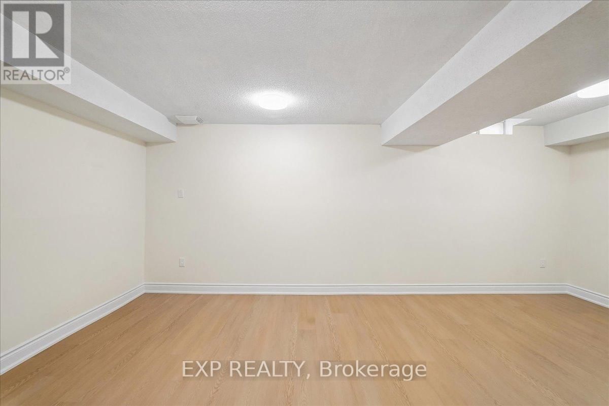 72 - 1556 LANCASTER DRIVE Image 27