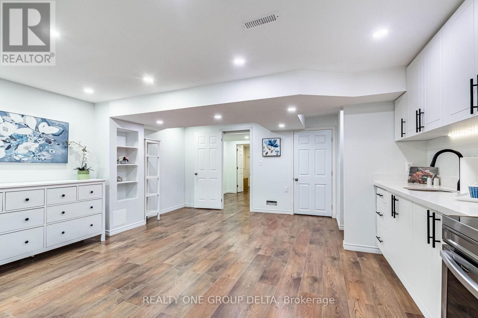 5897 CHURCHILL MEADOWS BOULEVARD Image 37