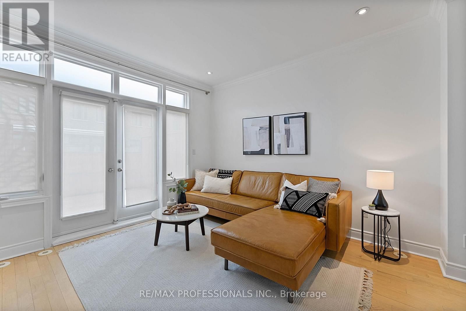 819B OXFORD STREET Image 11