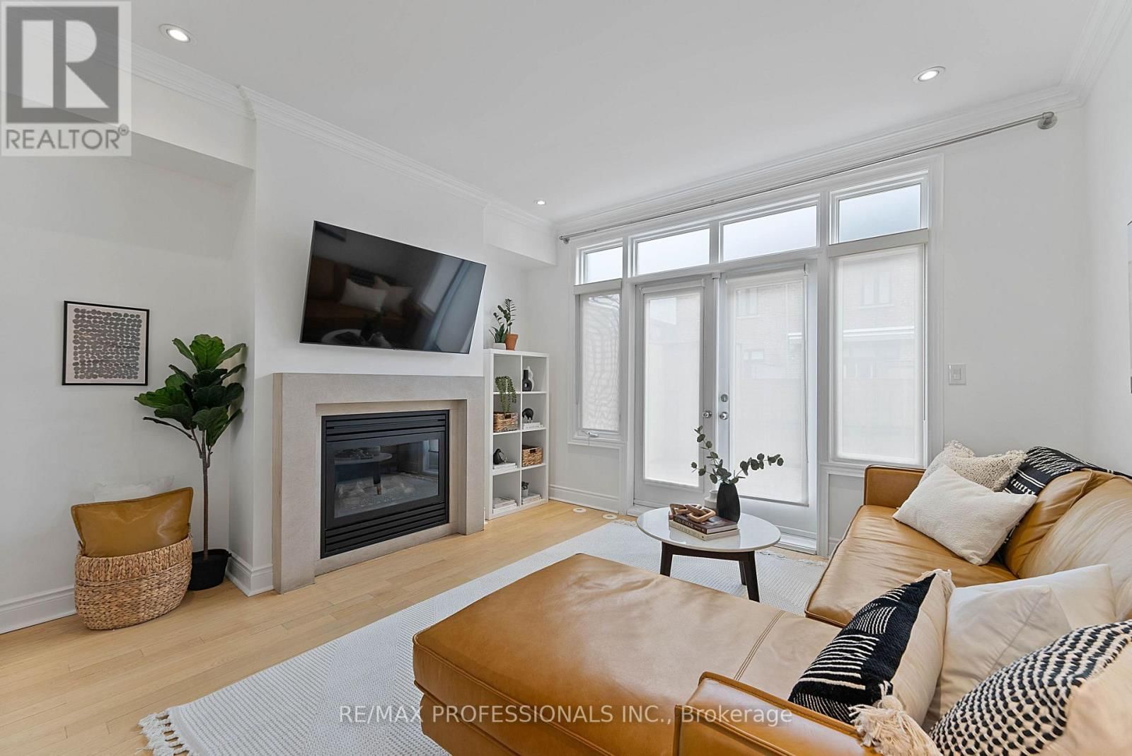 819B OXFORD STREET Image 12