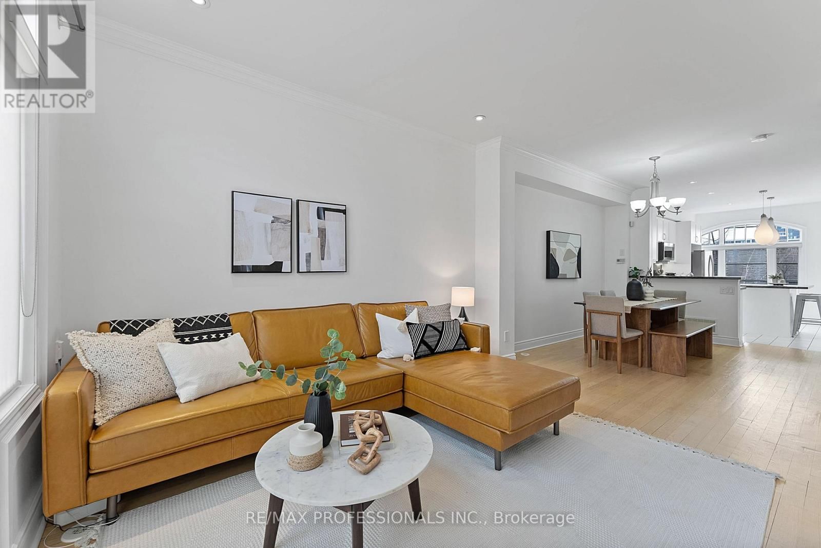 819B OXFORD STREET Image 13