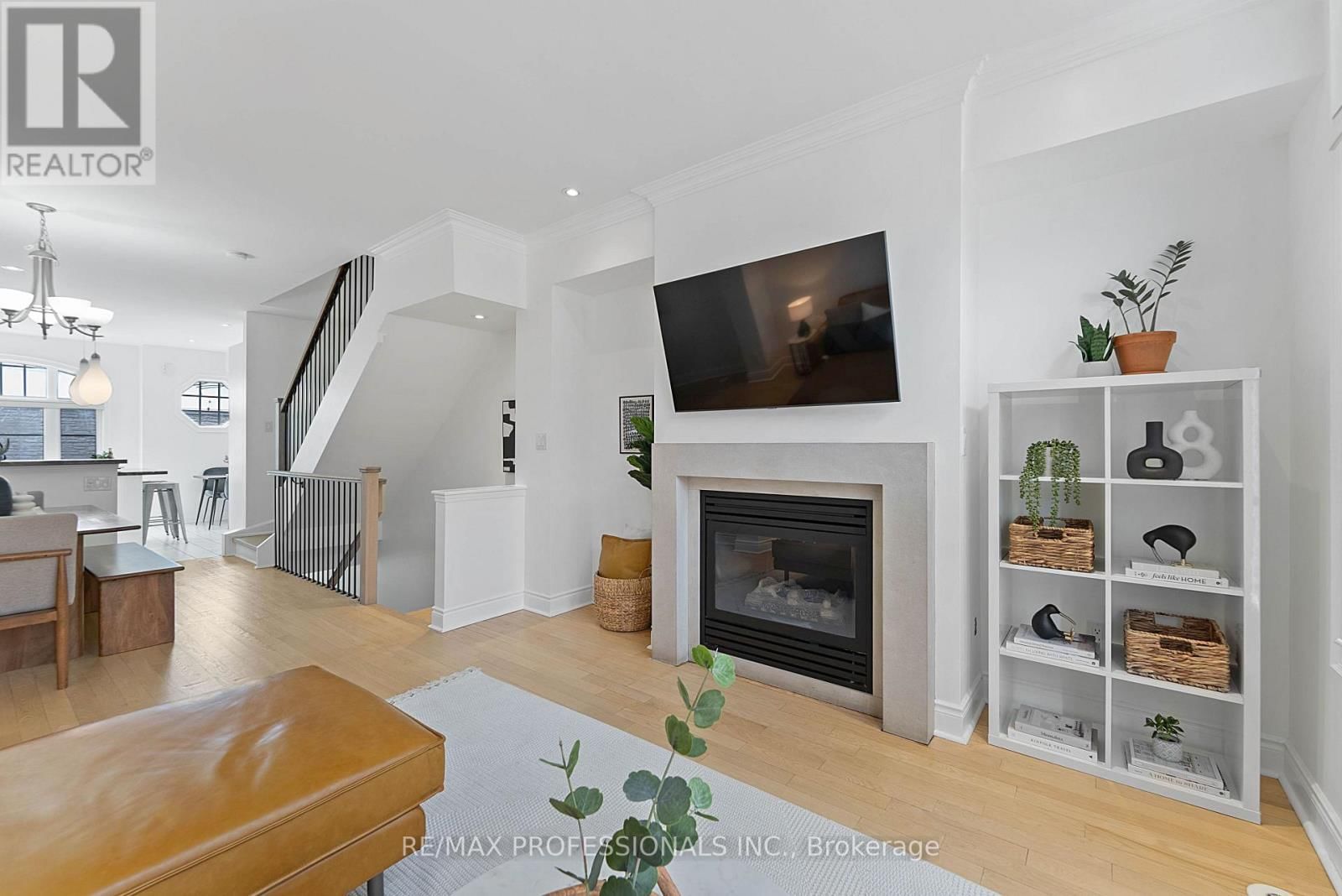 819B OXFORD STREET Image 14