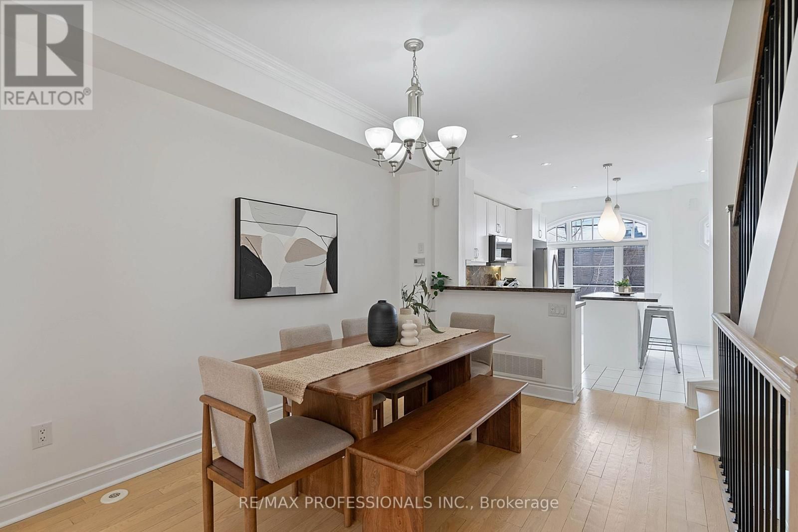 819B OXFORD STREET Image 16