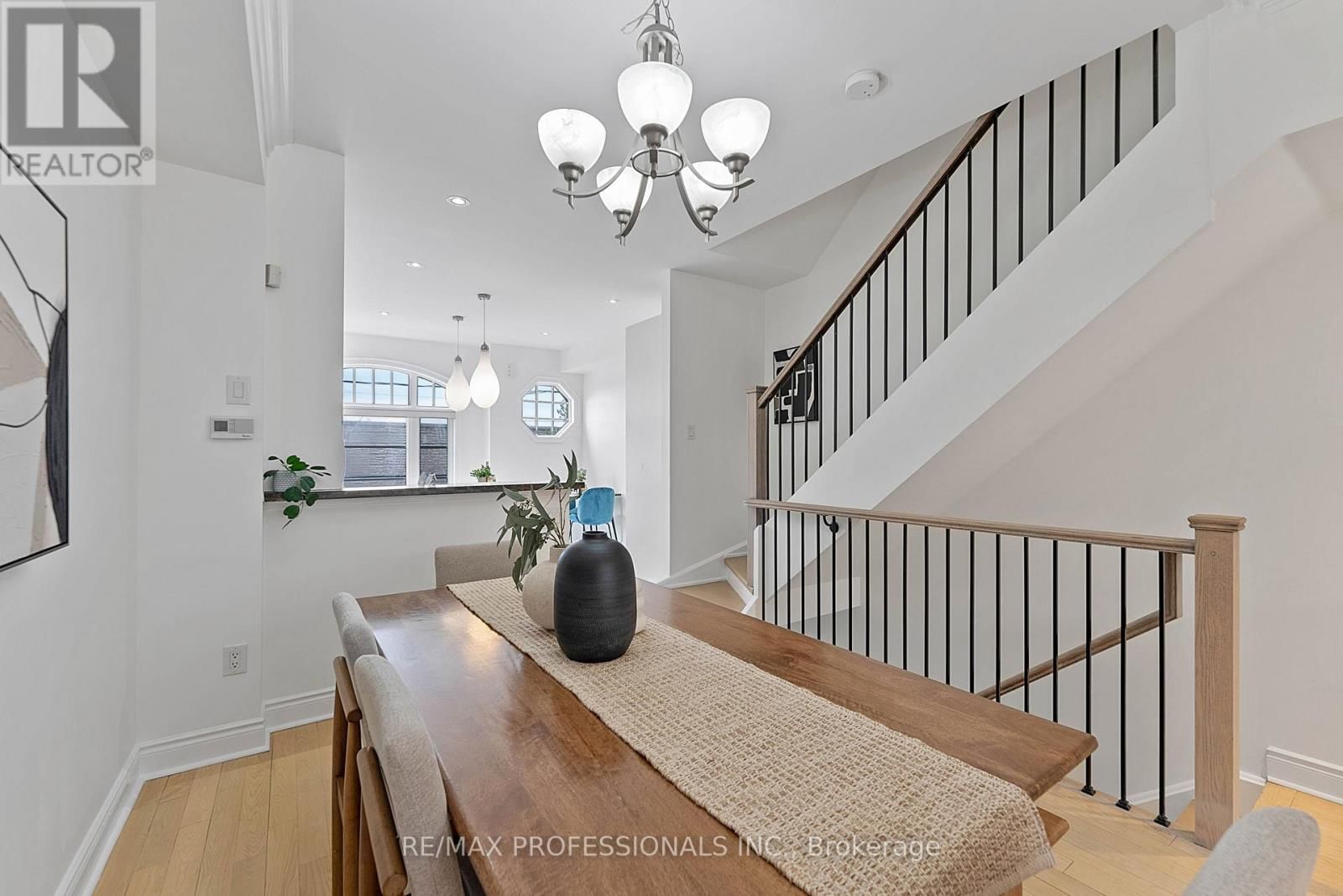 819B OXFORD STREET Image 17