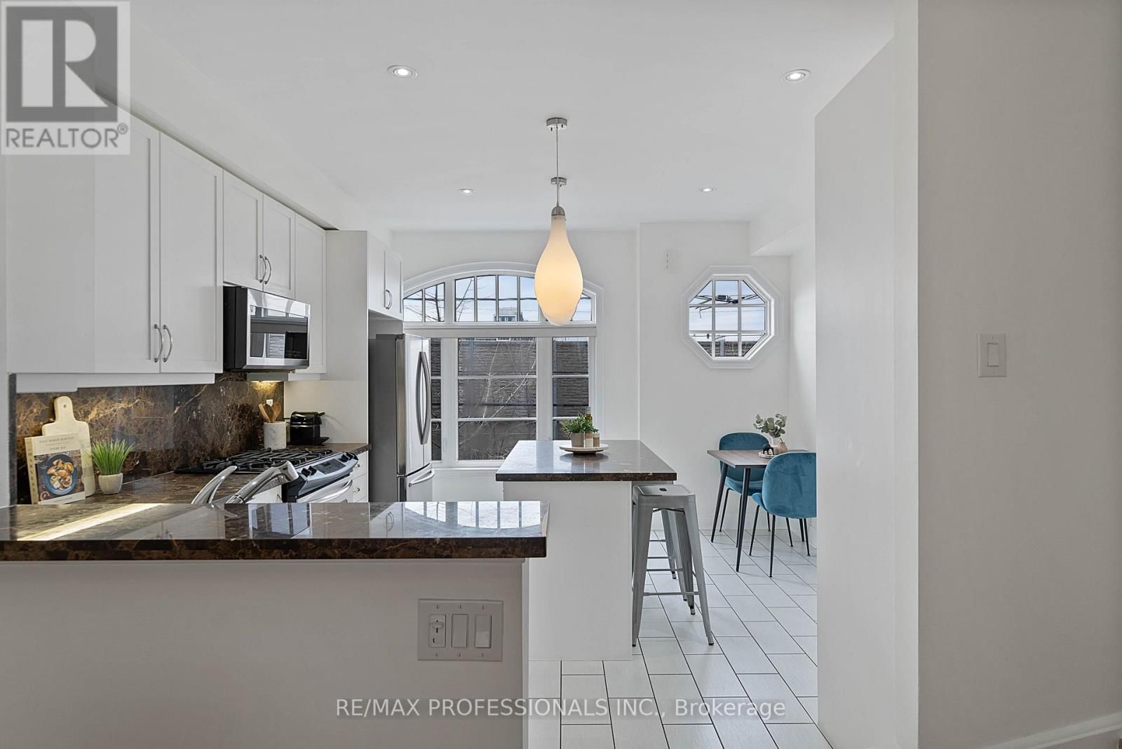 819B OXFORD STREET Image 18