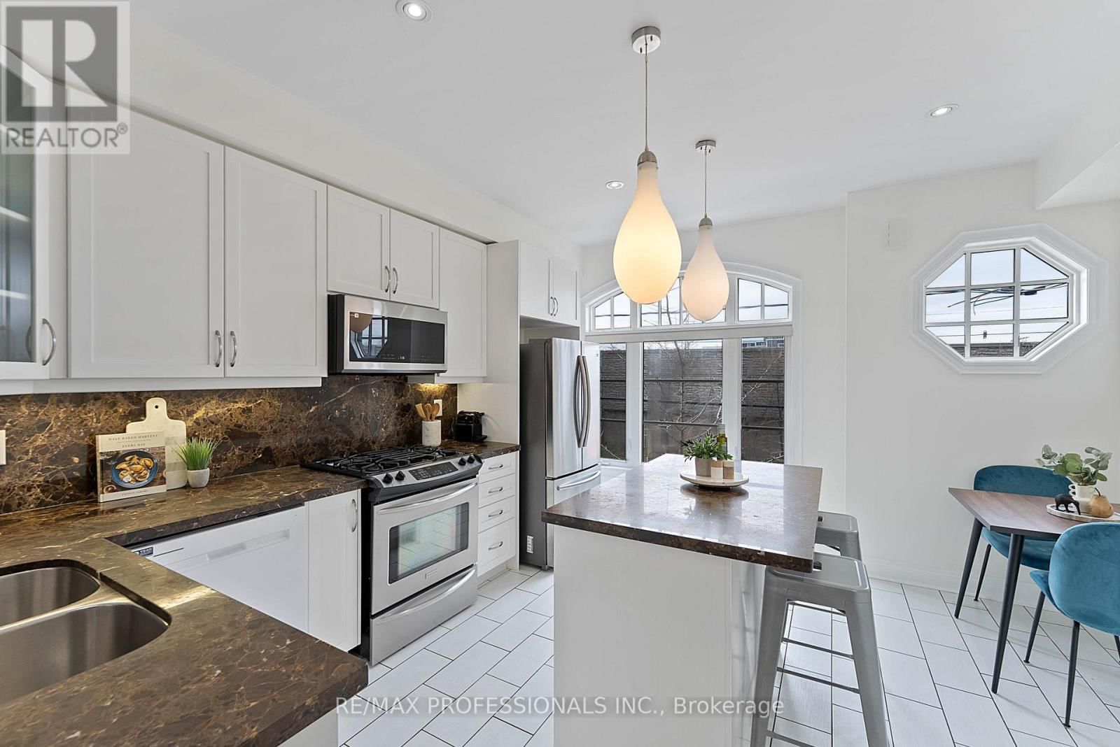 819B OXFORD STREET Image 19