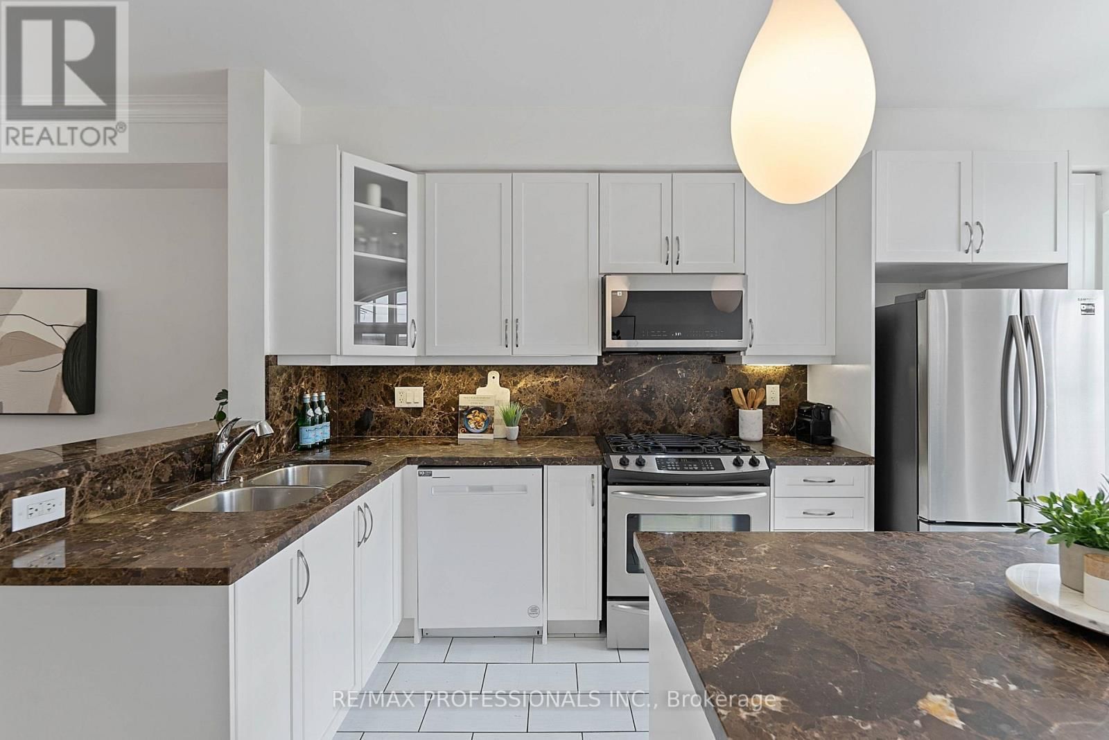 819B OXFORD STREET Image 20