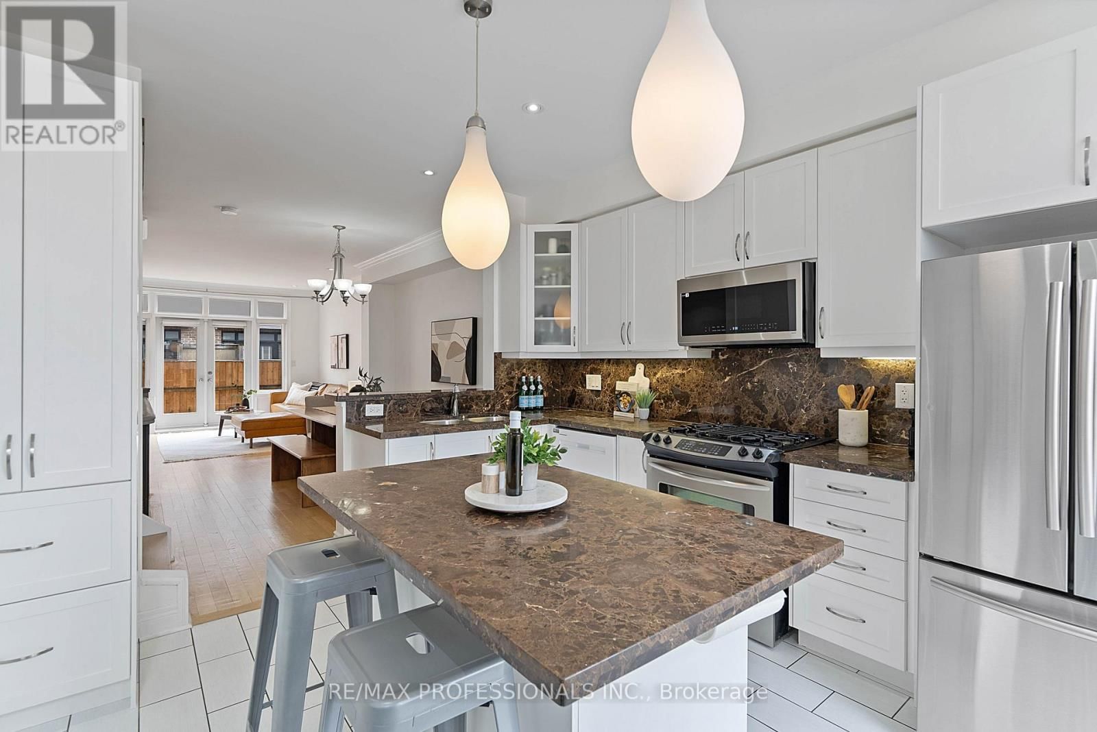 819B OXFORD STREET Image 22