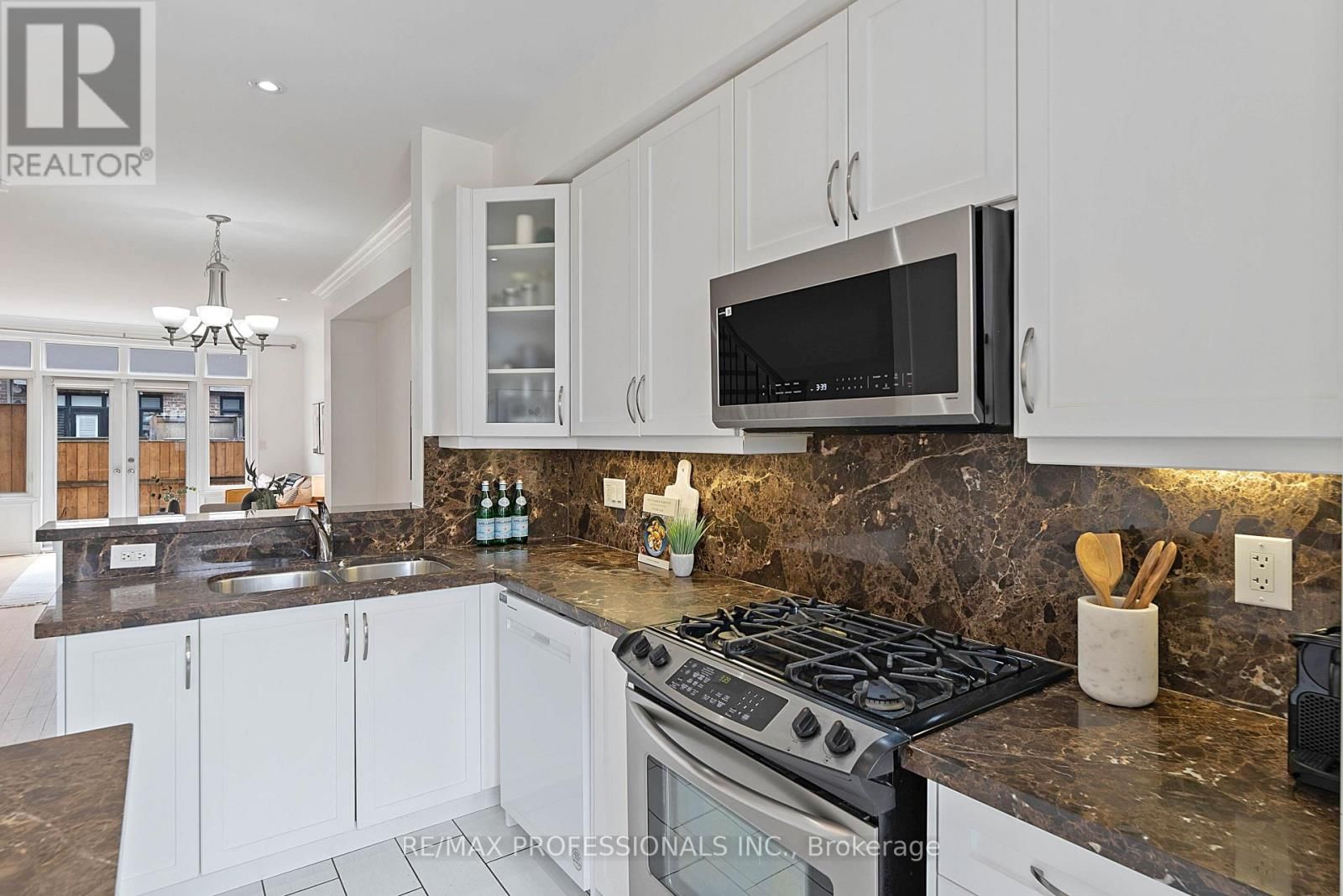 819B OXFORD STREET Image 23