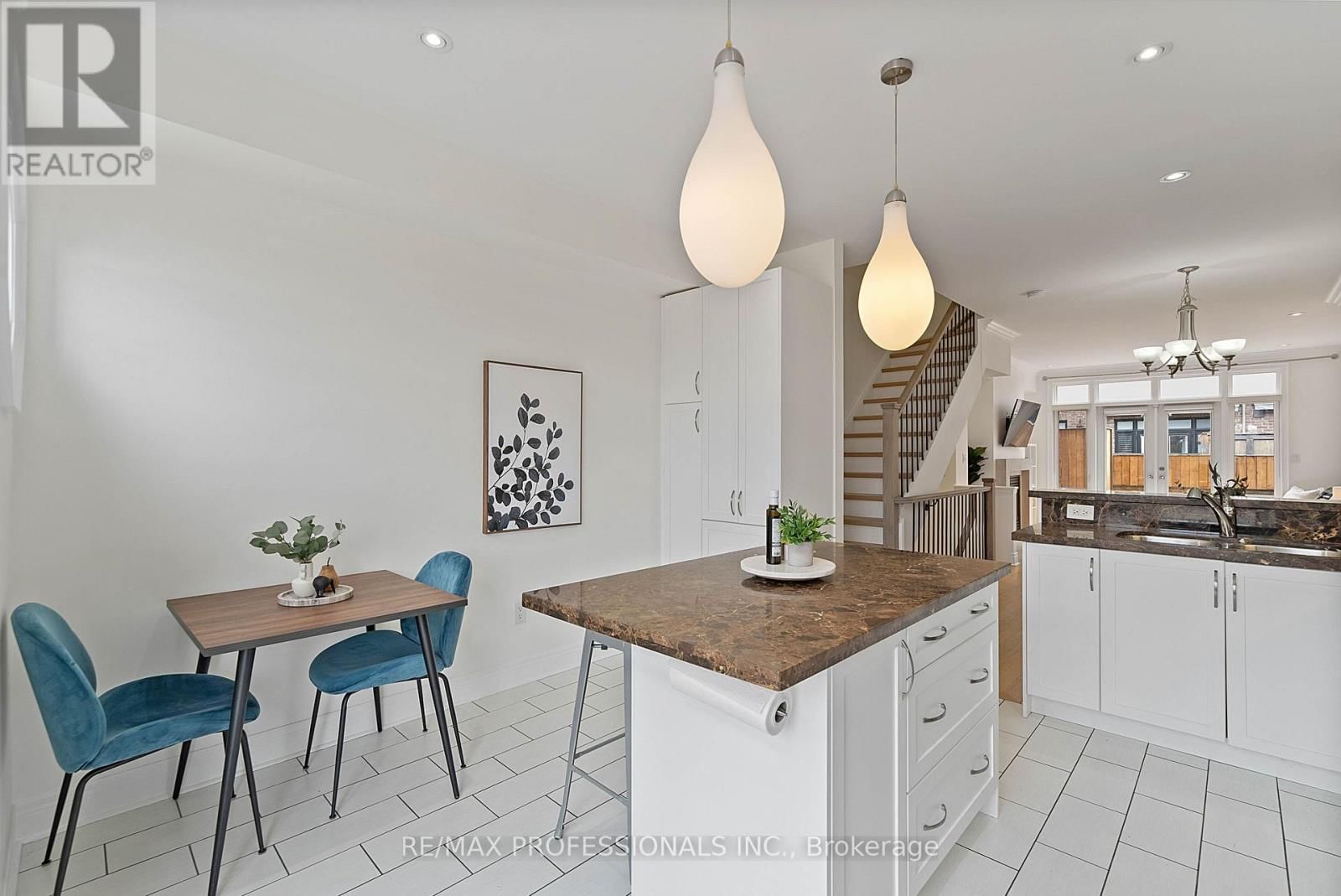 819B OXFORD STREET Image 24