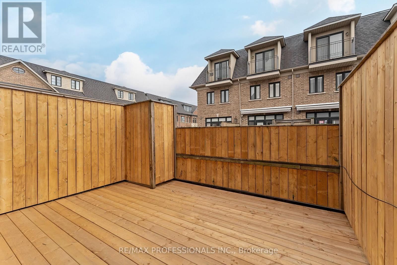 819B OXFORD STREET Image 27