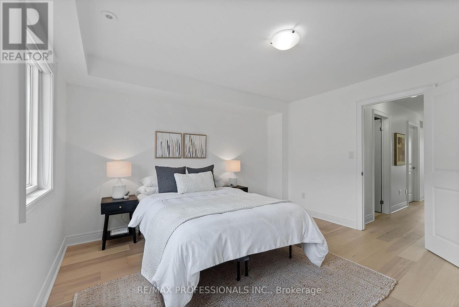 819B OXFORD STREET Image 31