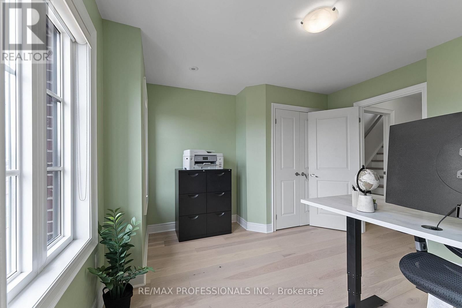 819B OXFORD STREET Image 33