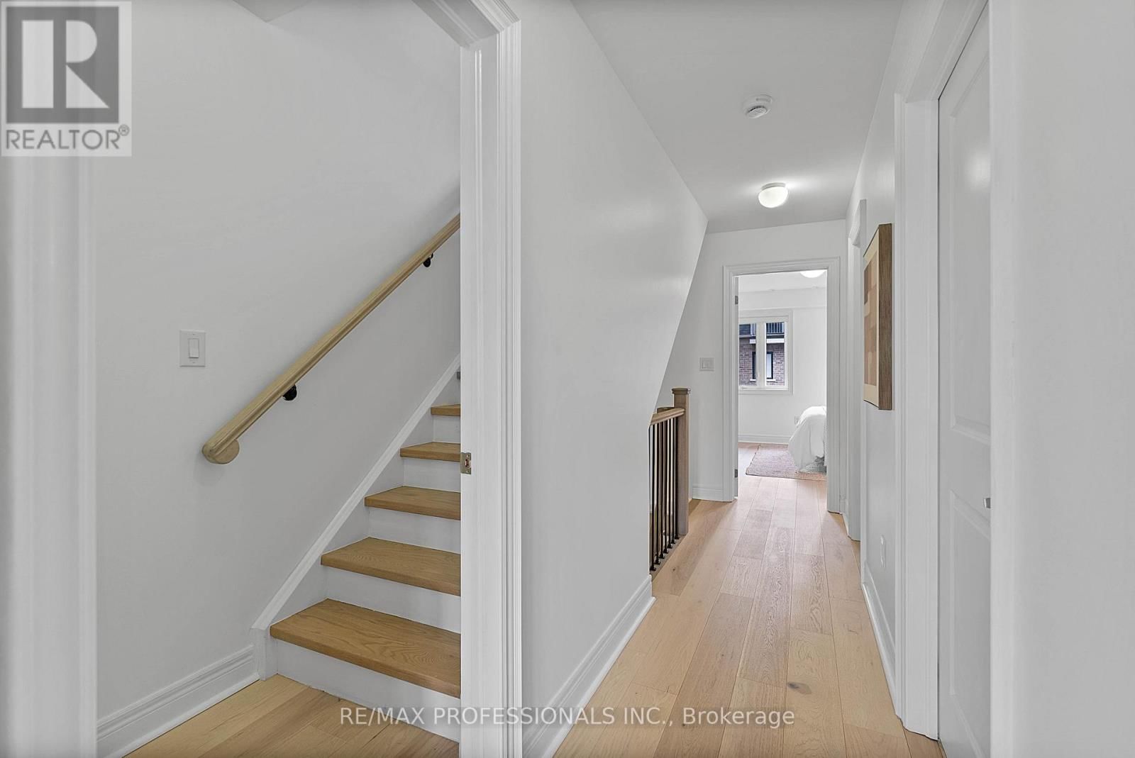 819B OXFORD STREET Image 36