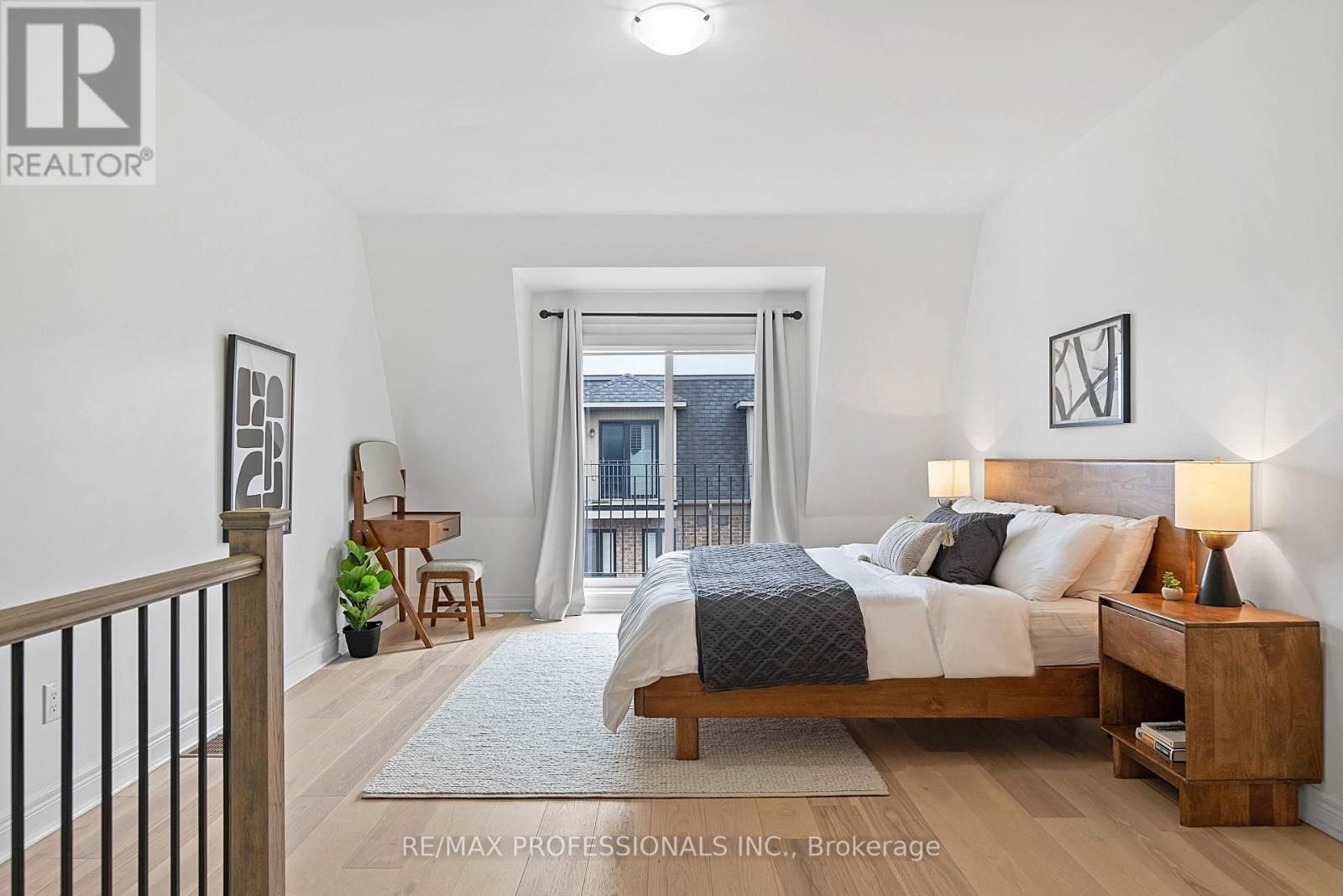 819B OXFORD STREET Image 37