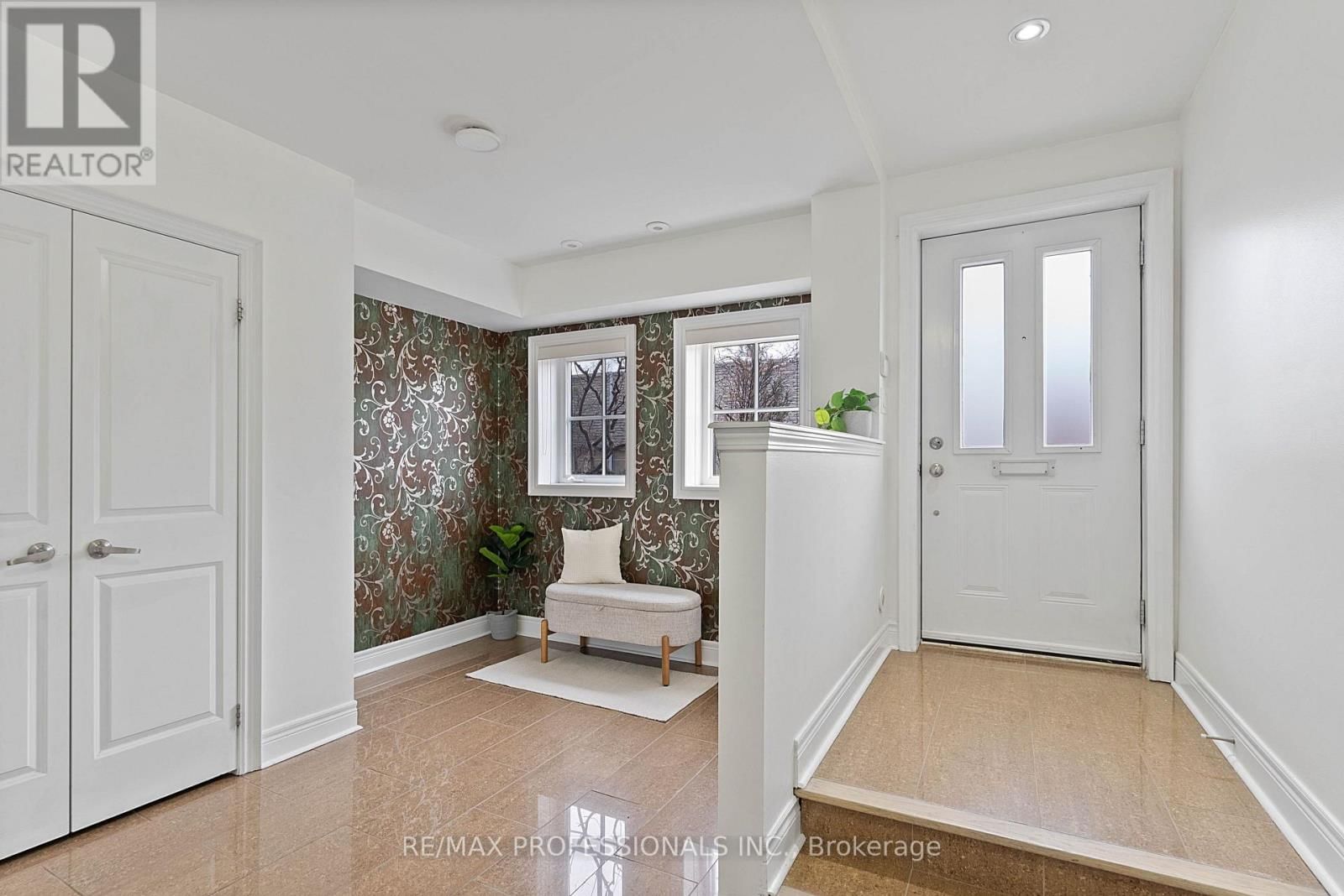 819B OXFORD STREET Image 4