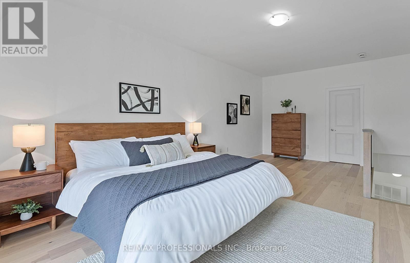 819B OXFORD STREET Image 42