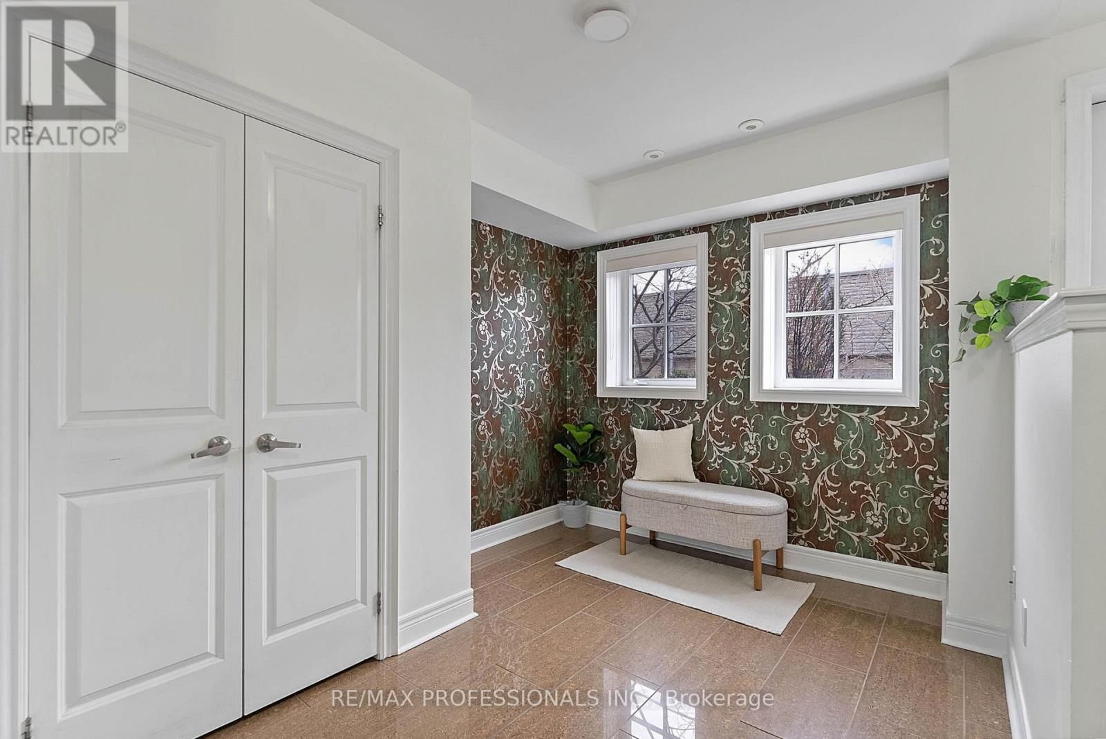 819B OXFORD STREET Image 5