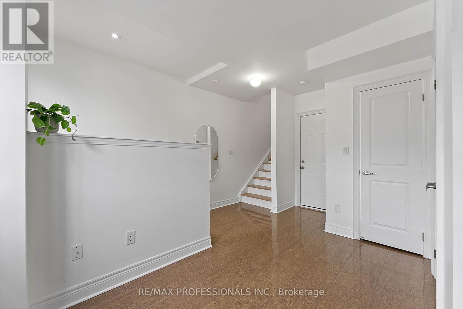 819B OXFORD STREET Image 6