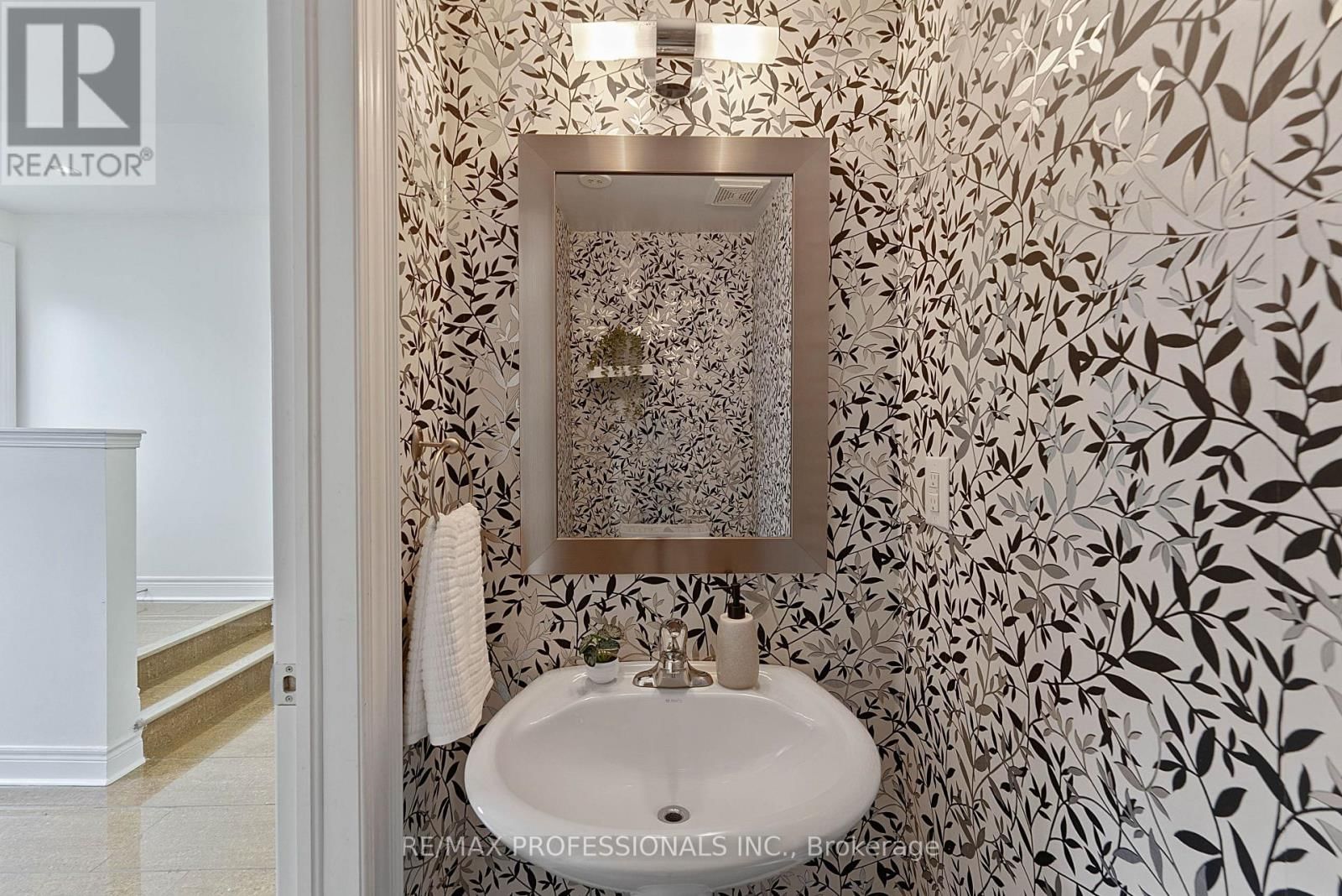 819B OXFORD STREET Image 7