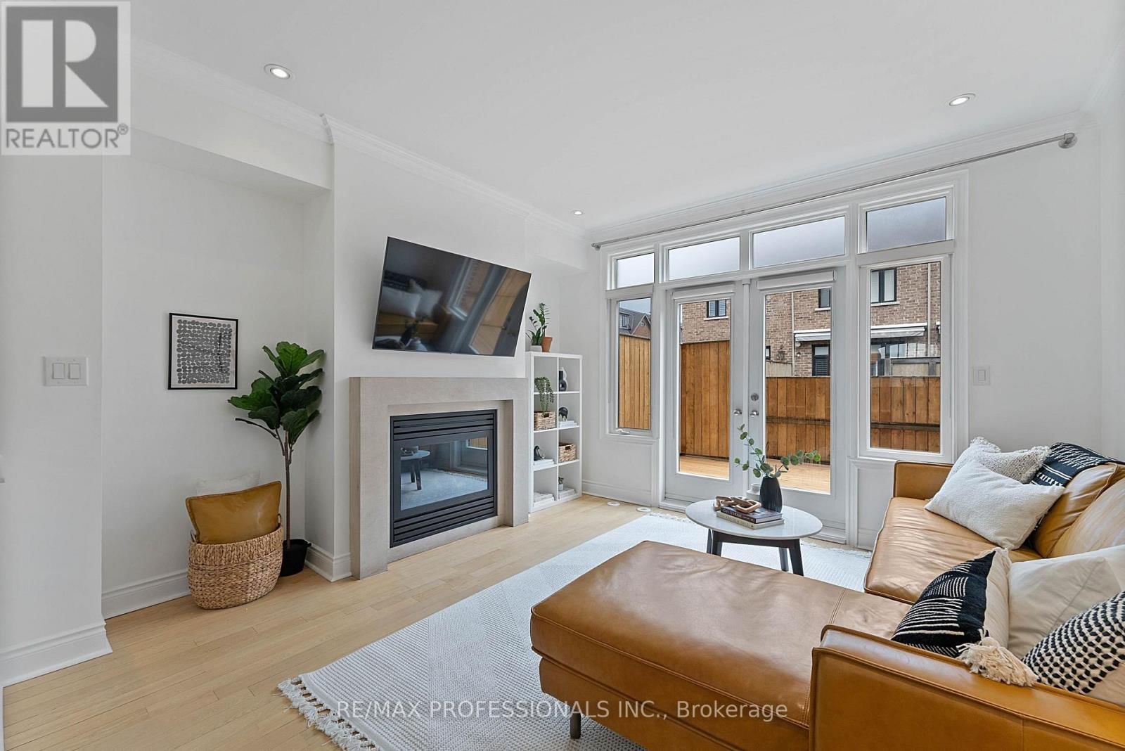 819B OXFORD STREET Image 9