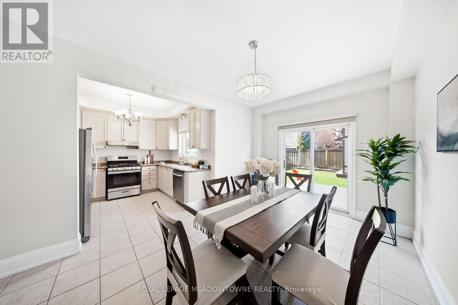 14 EAGLEVIEW WAY Image 17