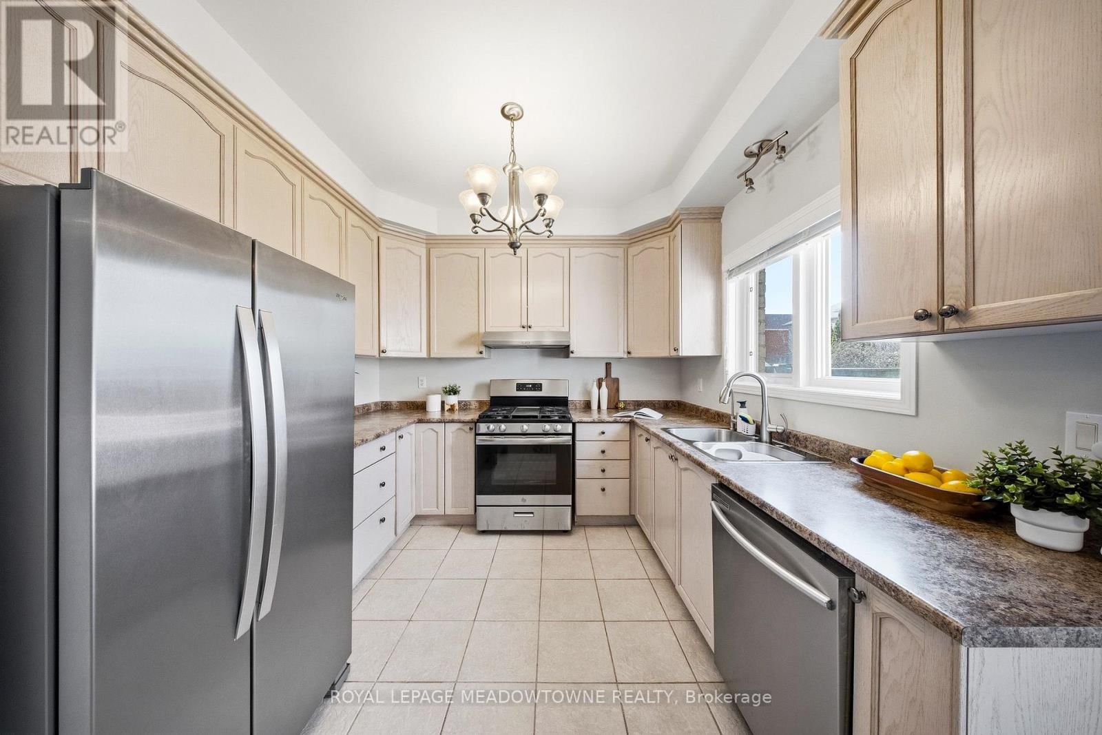 14 EAGLEVIEW WAY Image 19