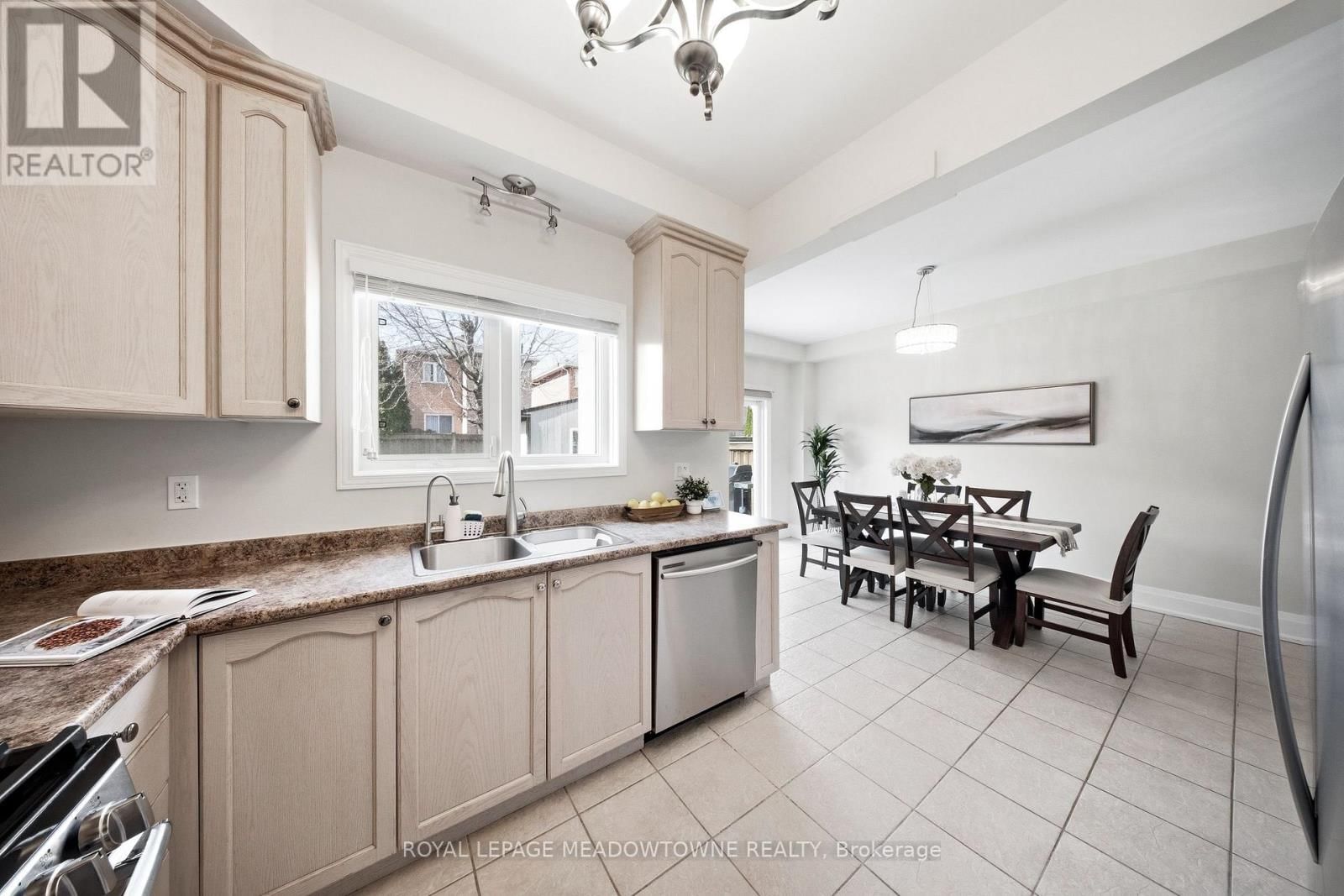 14 EAGLEVIEW WAY Image 20