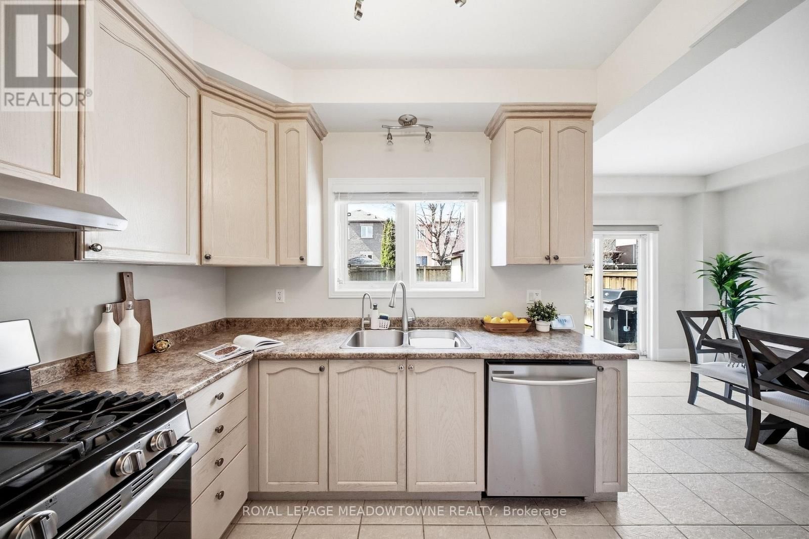 14 EAGLEVIEW WAY Image 21